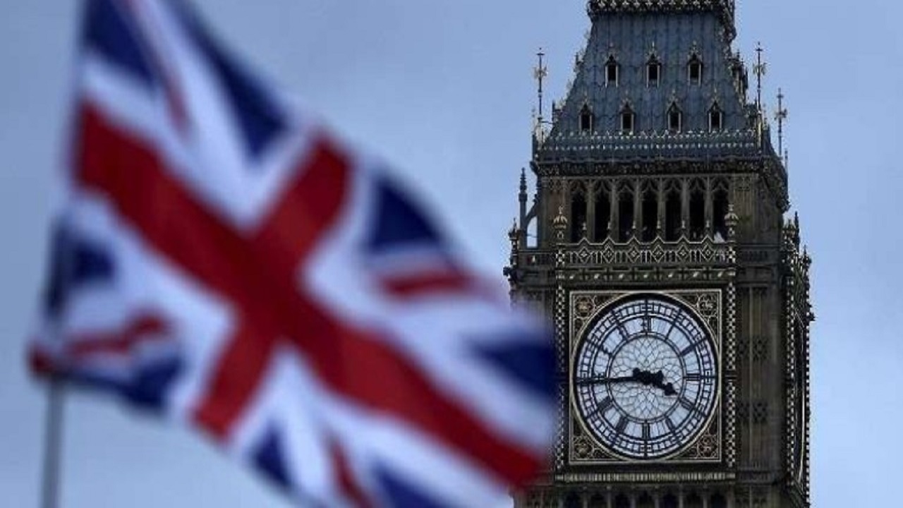 بريطانيا تحسم موقفها من “جواز سفر” الملقحين محلياً