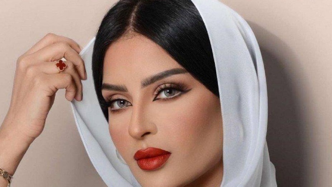 بالصور.. بدور البراهيم تخلع الحجاب وتظهر بإطلالة جديدة