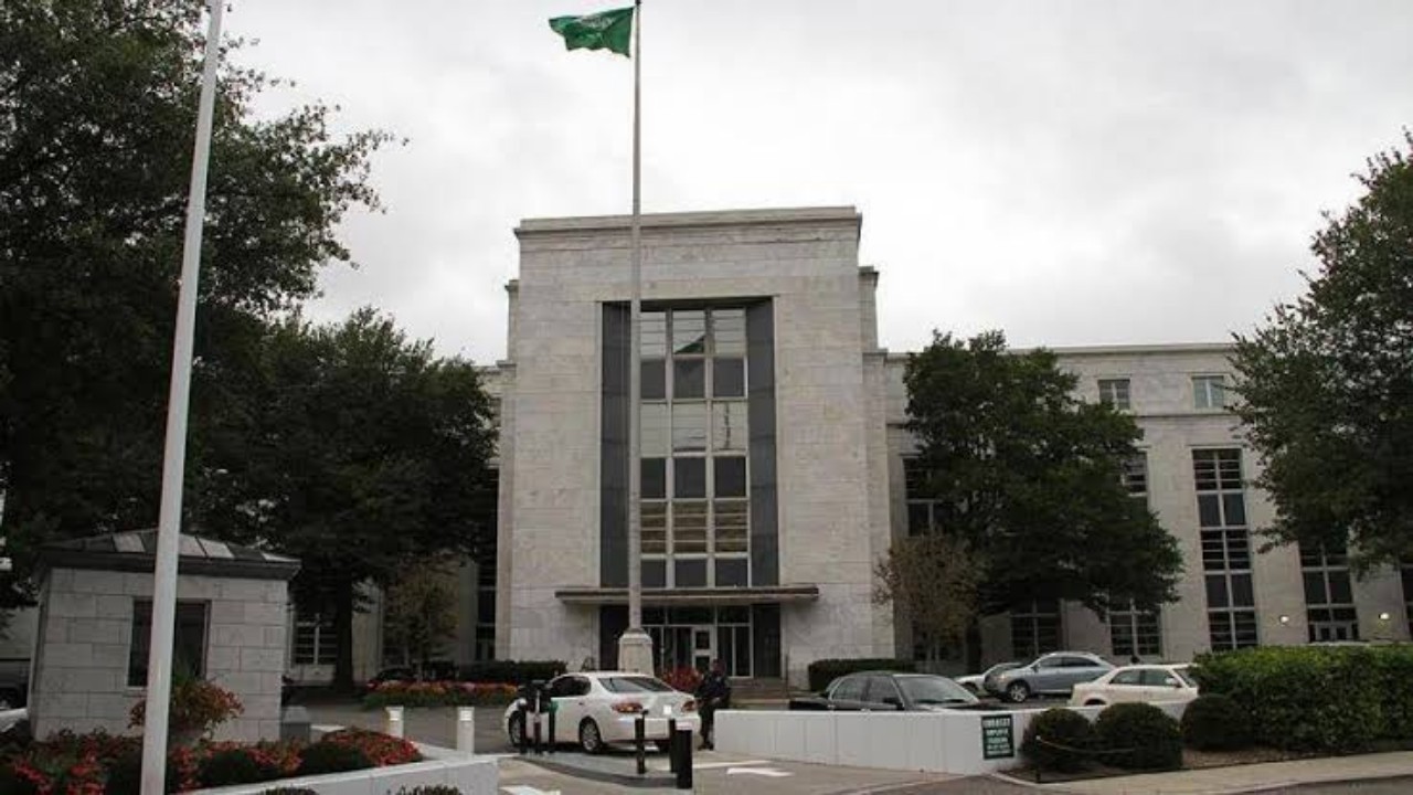 السفارة في أمريكا تغلق أبوابها بسبب سوء الأحوال الجوية