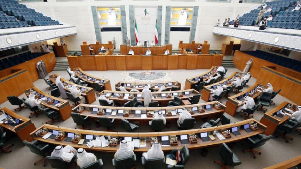 تعليق جلسات مجلس الأمة الكويتي يثير الجدل
