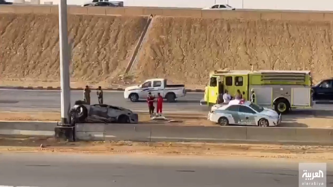 بالفيديو.. وقوع حادث مروري لسيارتين على طريق مكة