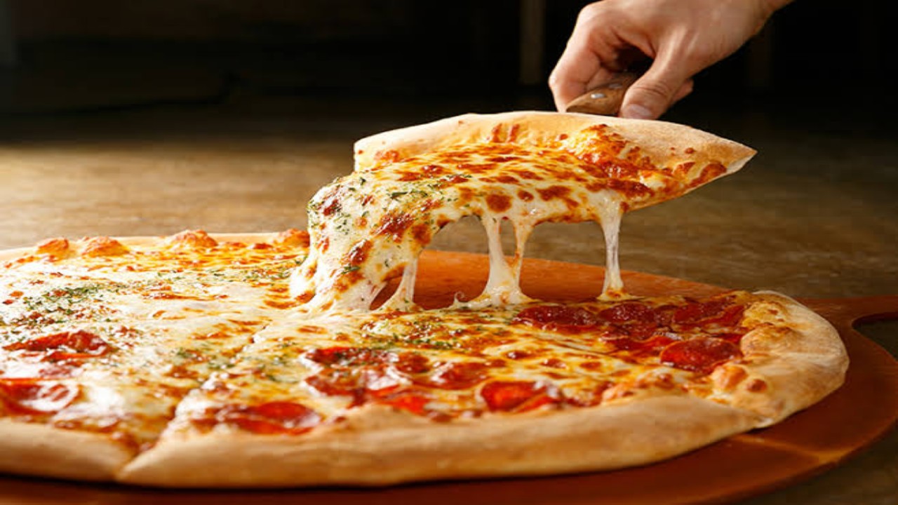 أضرار الإفراط في تناول البيتزا