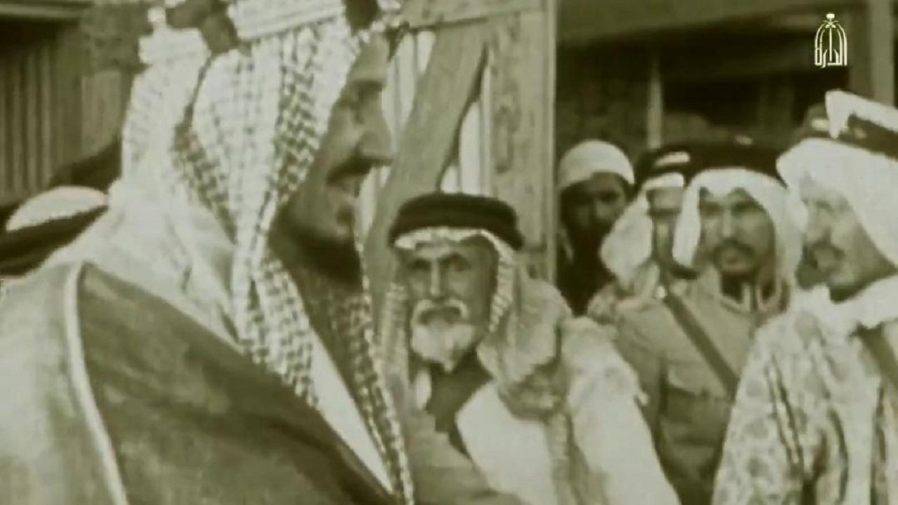بالفيديو.. قصة دعوة من امرأة عجوز للملك عبد العزيز بُشر بعدها باكتشاف البترول
