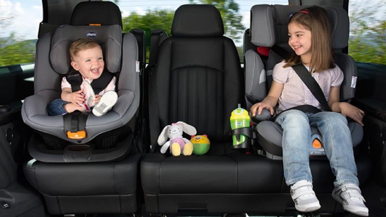 إرشادات تمكنك من السيطرة على الطفل داخل السيارة