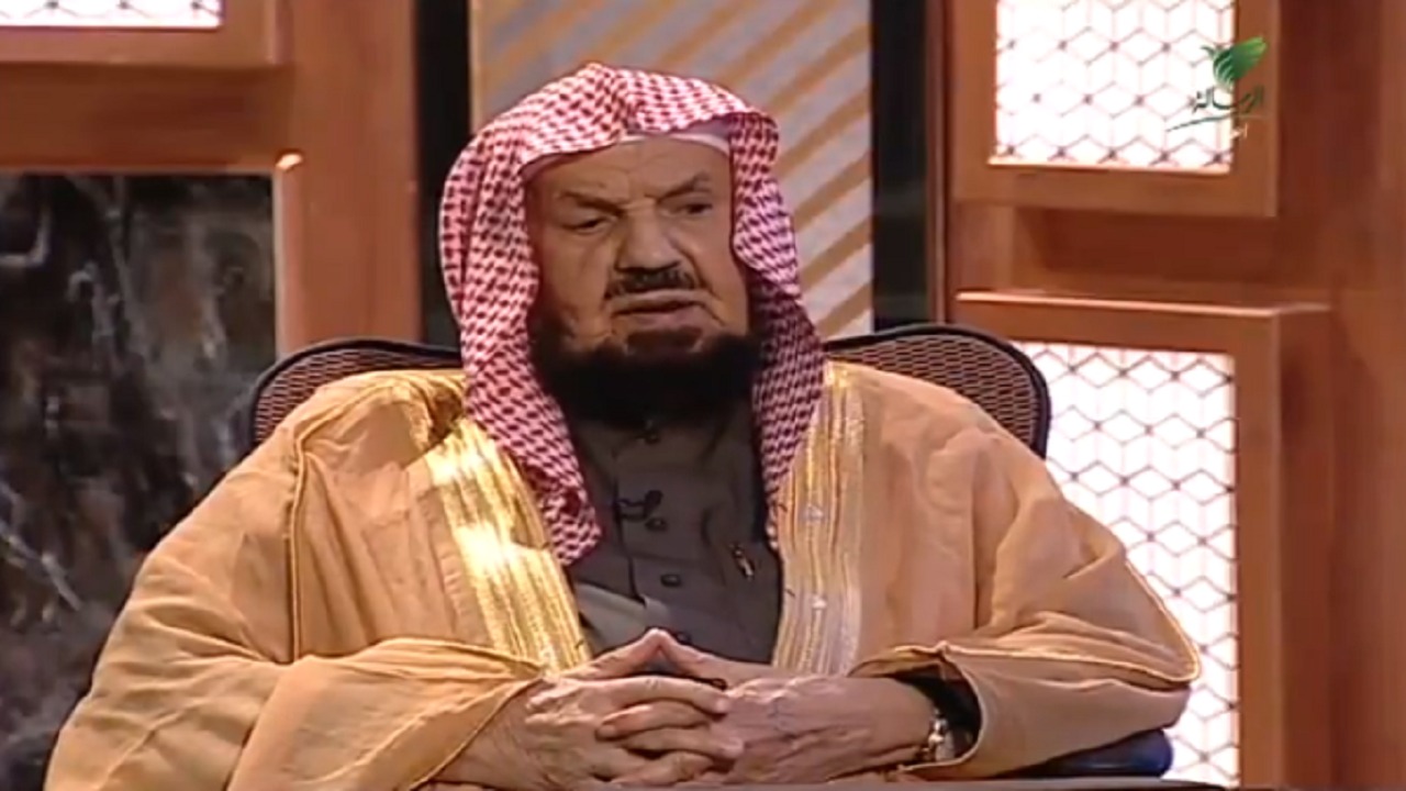 بالفيديو.. الشيخ المنيع يوضح حكم نظر المرأة للرجال في المحاضرات الدينية