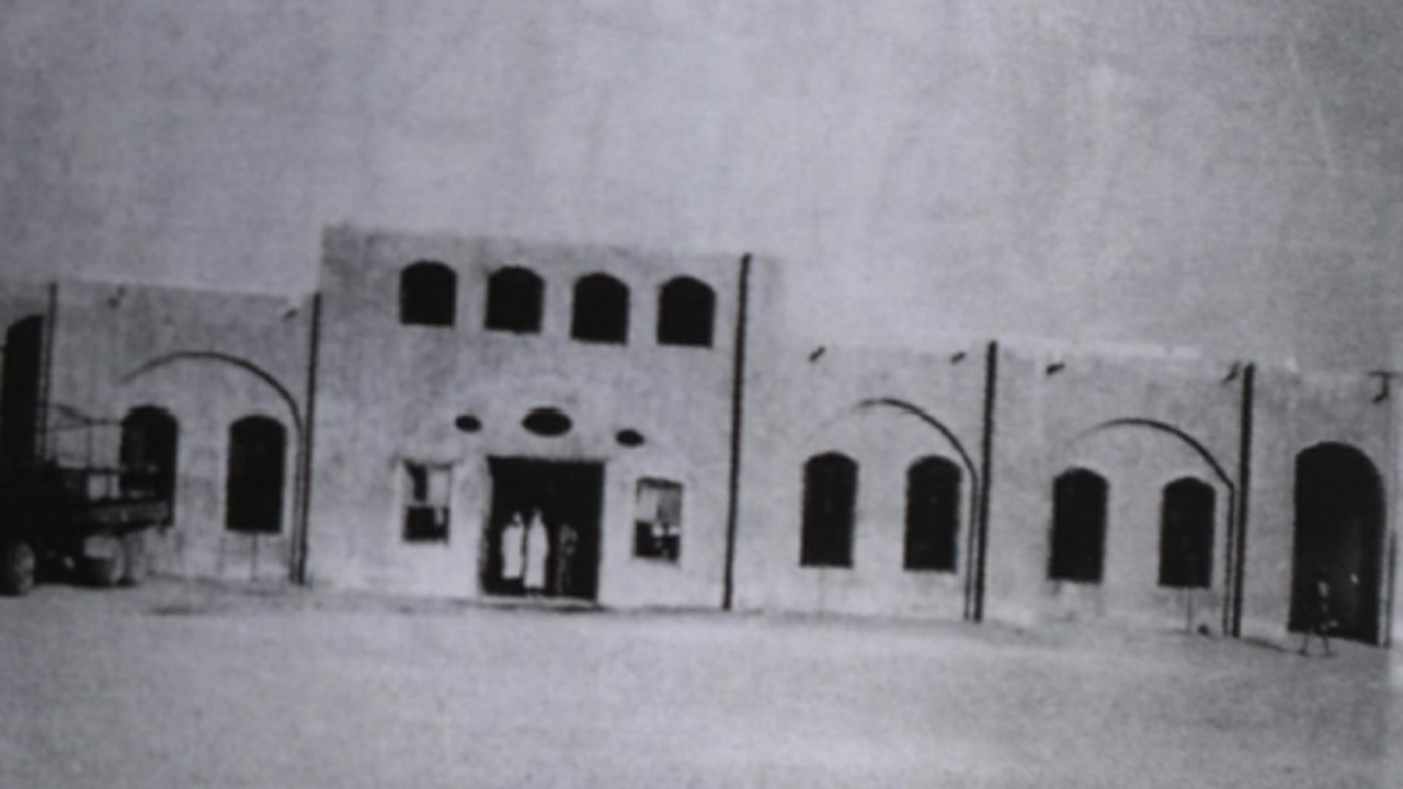 صورة نادرة لأول مدرسة عسكرية نظامية في المملكة