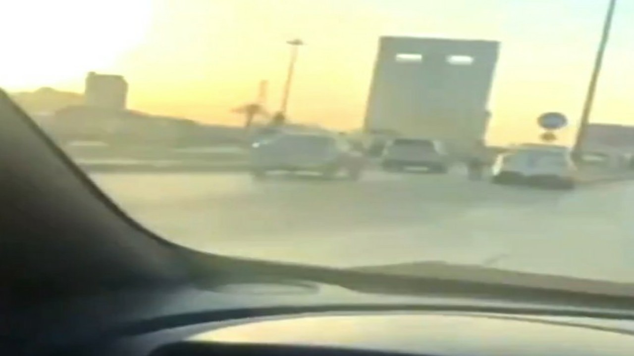 شاهد.. مواطن يسرق 3 مركبات ويتهكم على رجال الأمن في الرياض 