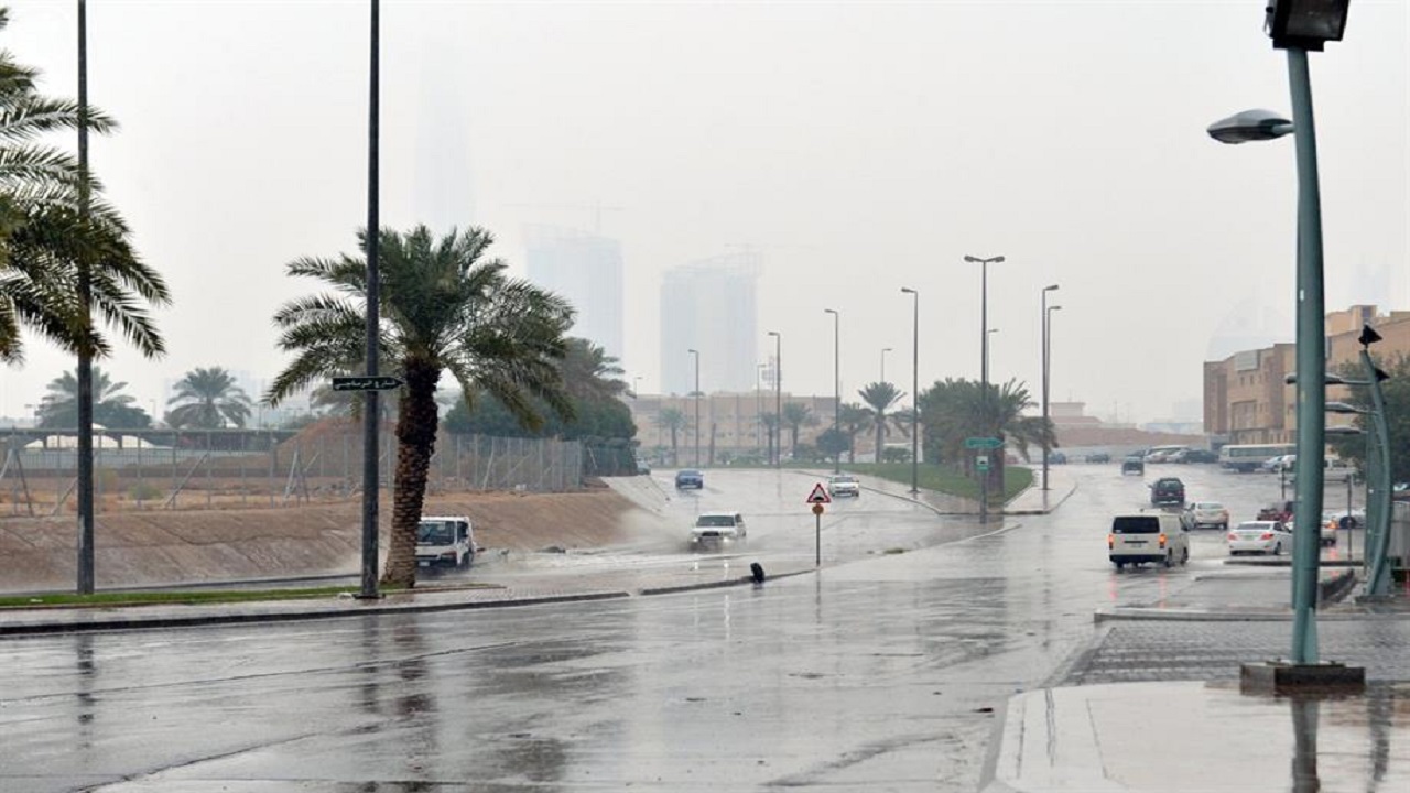 تنبيه من استمرار هطول الأمطار على مدينة الرياض