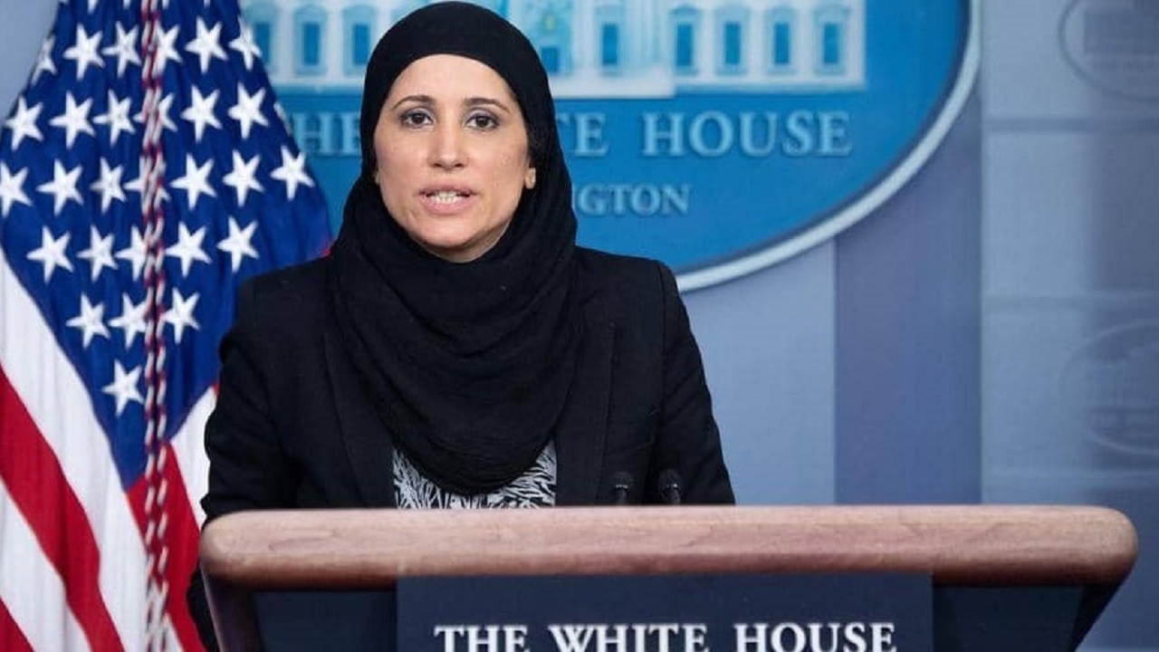 محجبة مسلمة تظهر للمرة الأولى عبر منصة البيت الأبيض