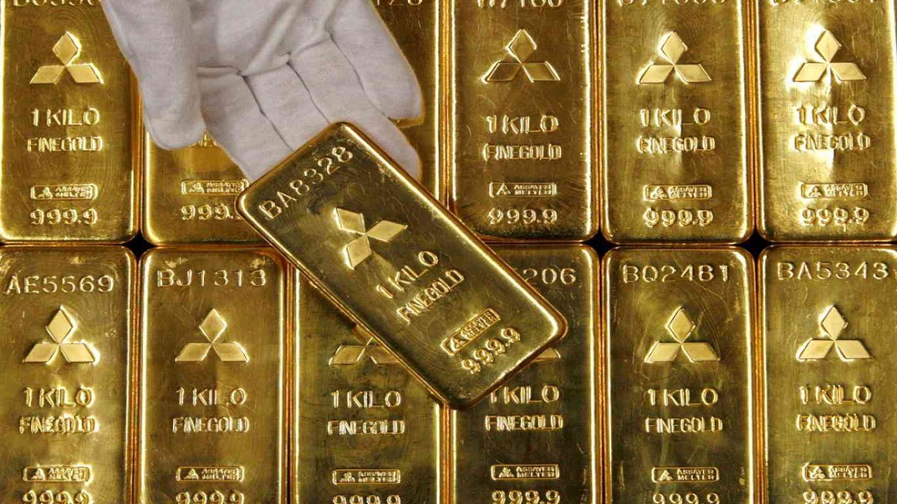 الذهب يرتفع بفعل ضعف الدولار وتراجع عوائد الخزانة الأمريكية