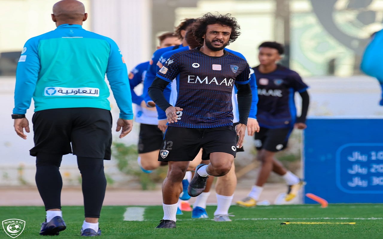 بالصور.. الهلال يستعد لمواجهة الفتح بتدريبات فنية متنوعة