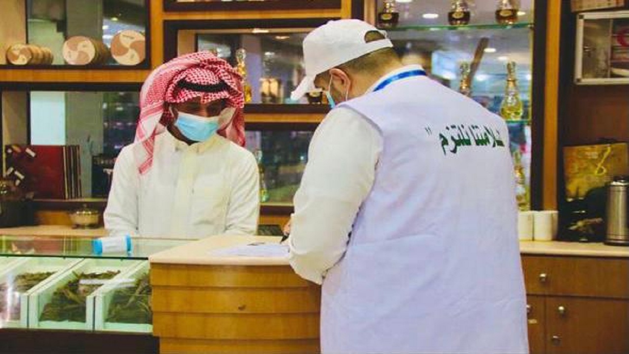 أمانة عسير تغلق ٤١٥ منشأةً وتضبط ١٨٠٤ مخالفات متنوعة للإجراءات الاحترازية