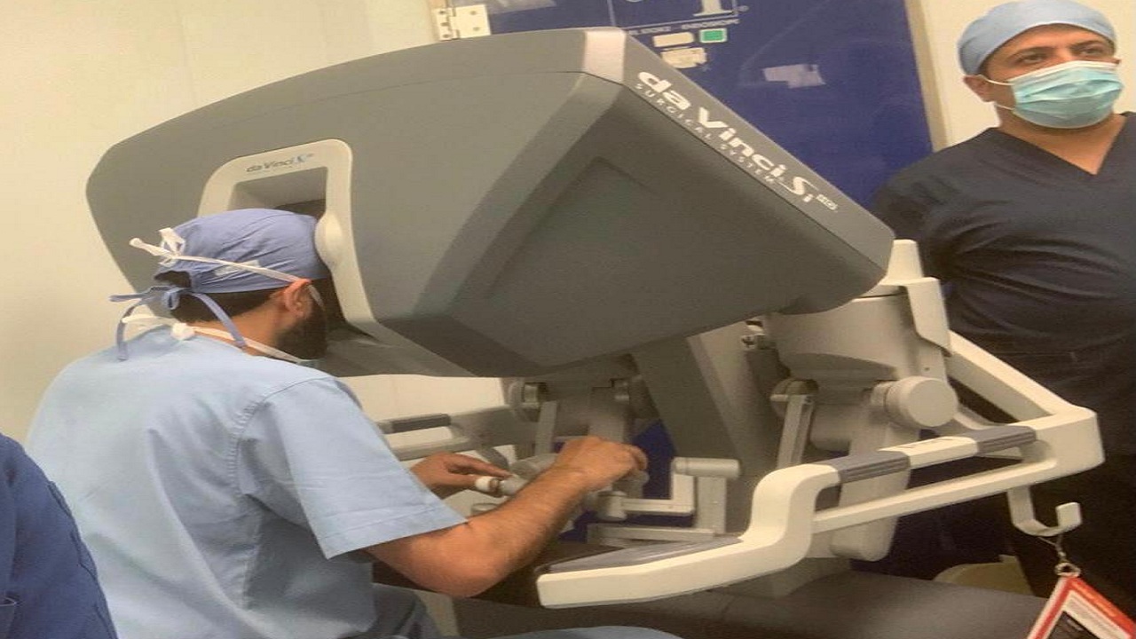 نجاح عمليتين نوعيتين باستخدام ” الروبوت ” في مستشفى عسير المركزي