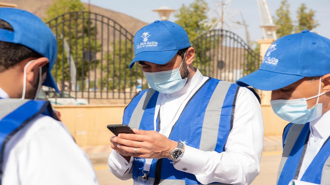 وزير النقل يطلق حملة ميدانية لمسح كافة شبكة الطرق بعنوان “نحو طرق متميزة آمنة”