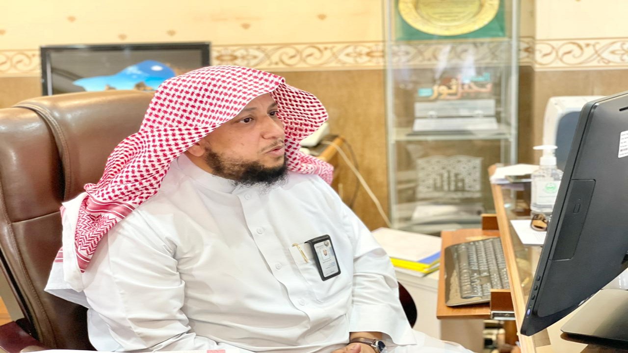 مدير عام فرع  الأمر بالمعروف بمكة المكرمة يناقش آلية الأداء الوظيفي مع مسؤولي الفرع