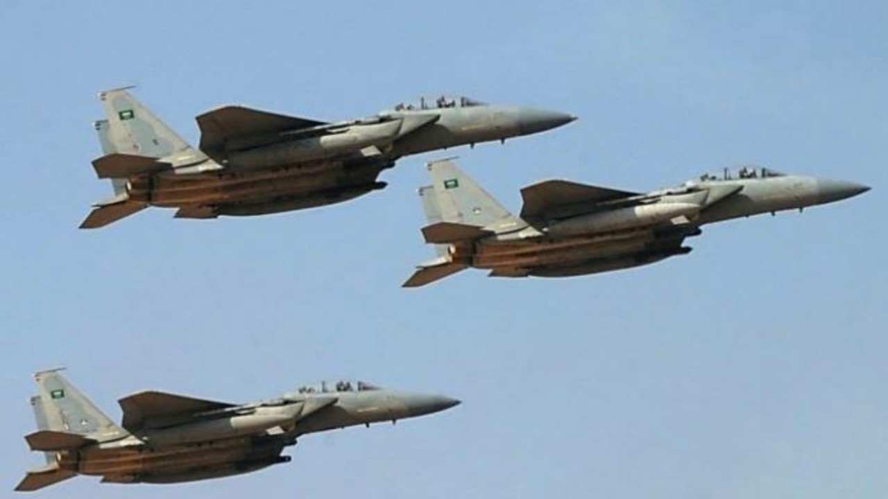طيران التحالف يستهدف تجمعات الحوثيين في جبهة صرواح 