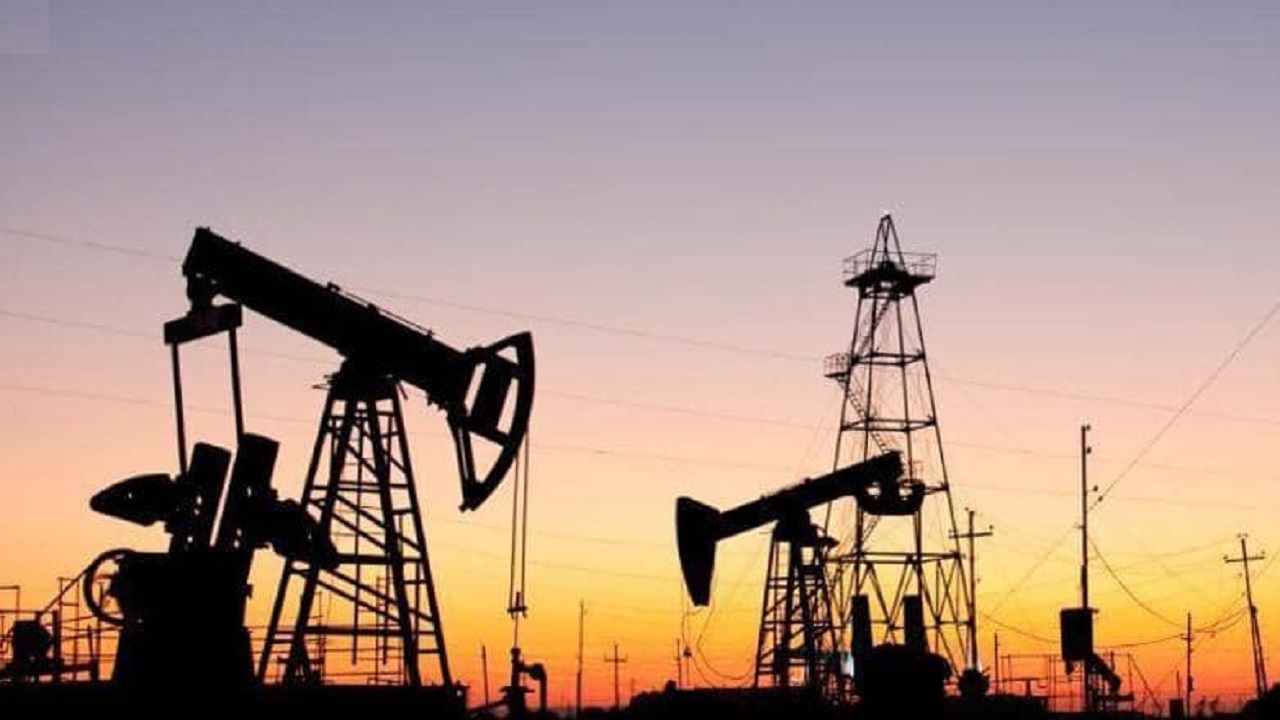 تراجع أسعار النفط بعد نهاية أزمة قناة السويس
