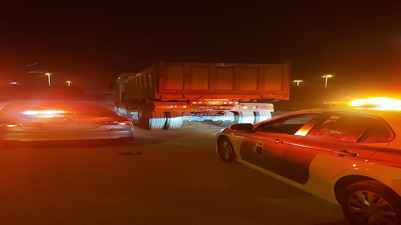 ضبط سائق شاحنة قاد بسرعة عالية لتجاوز المركبات على طريق نجران