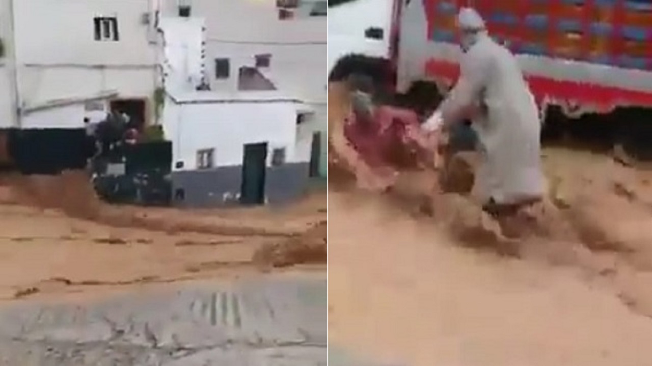 فيديو بطولي لشباب ينقذون مسنة وفتاة وطفل من السيول الجارفة