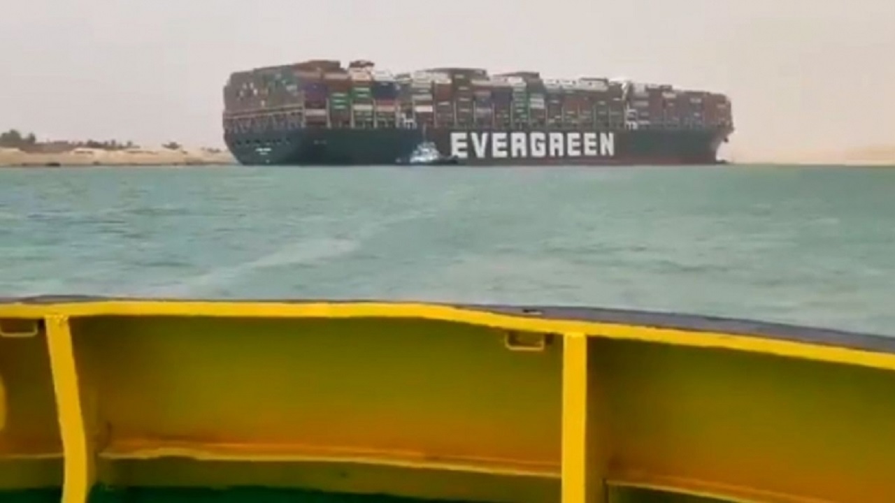 شركة السفينة العالقة في قناة السويس: الحادث ليس بسبب فني أو هندسي