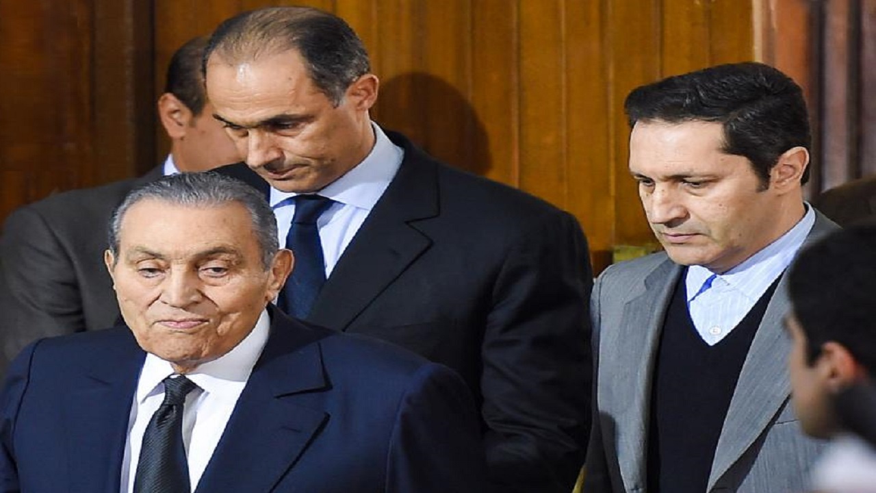 رفع العقوبات المفروضة على مبارك وعائلته في &#8220;سرقة أموال الدولة&#8221;
