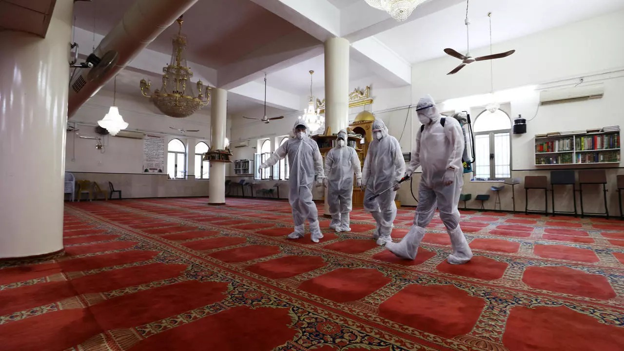 إغلاق 14 مسجد مؤقتاً بعد ثبوت إصابات كورونا وإعادة فتح 8 مساجد
