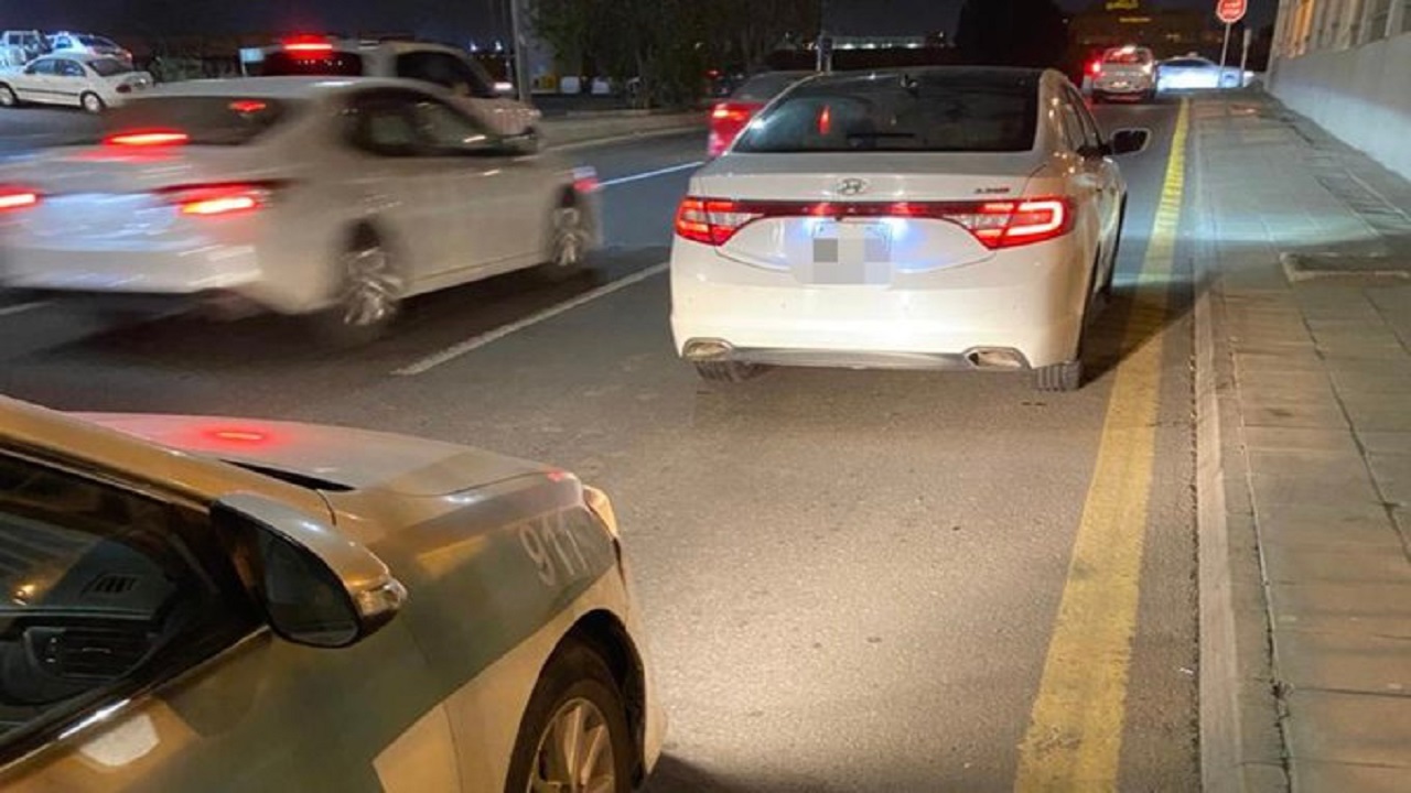 القبض على سائق اعترض طريق المركبات في جدة