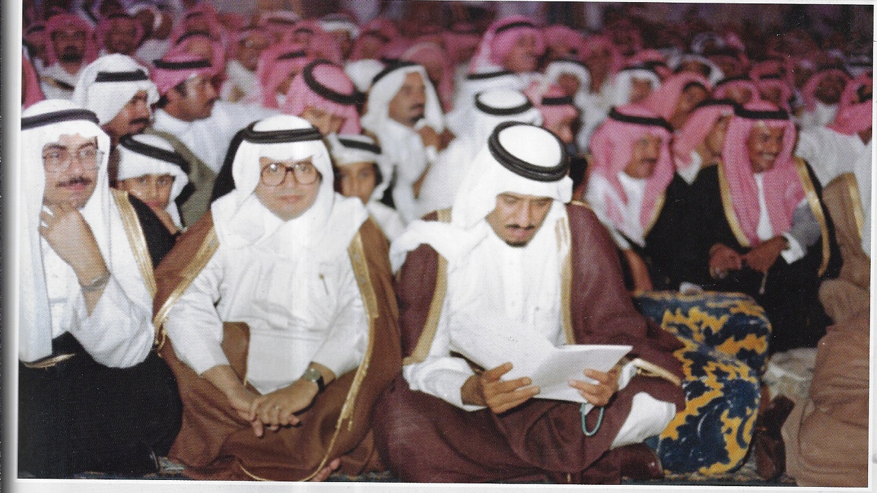 صورة قديم للملك سلمان في ملتقى الشعر الشعبي قبل 44 عاما