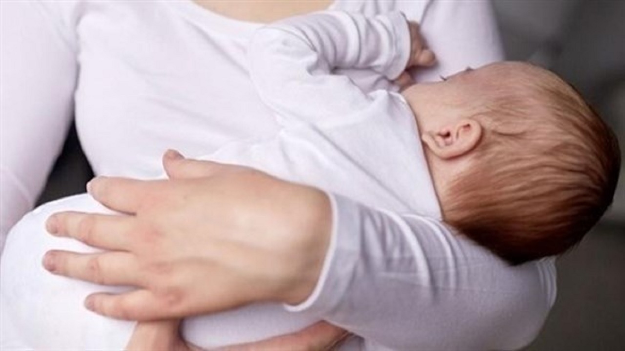 بالفيديو..الصحة توضح مفاهيم خاطئة منتشرة عن الرضاعة الطبيعية
