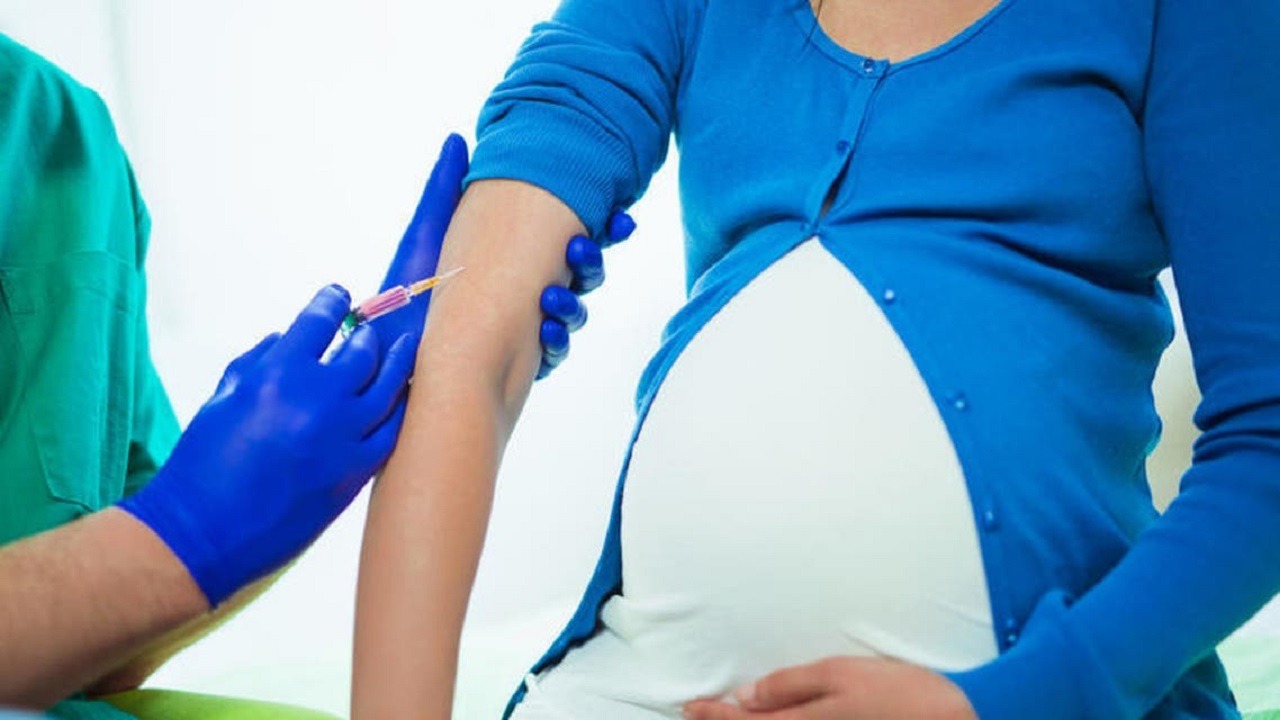 دراسة أمريكية تكشف تأثير مذهل للقاحي كورونا على الحوامل والمرضعات