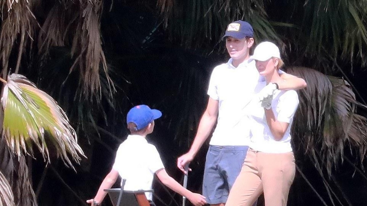 بالصور.. إيفانكا ترامب تظهر مجددًا برفقة زوجها وابنيها وهي تلعب الجولف