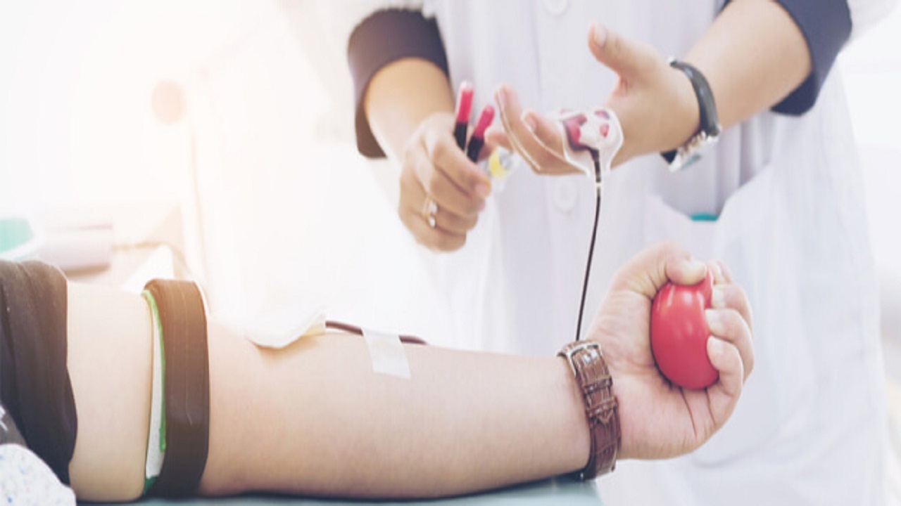 الصحة توضح مدى إمكانية التبرع بالدم بعد تلقي لقاح كورونا