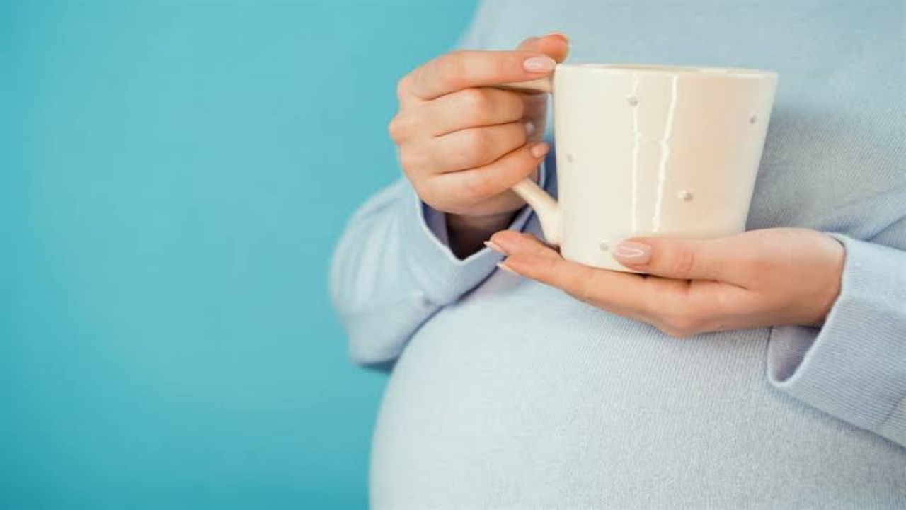 تناول الكافيين أثناء الحمل يؤدي لولادة أطفال صغار الحجم