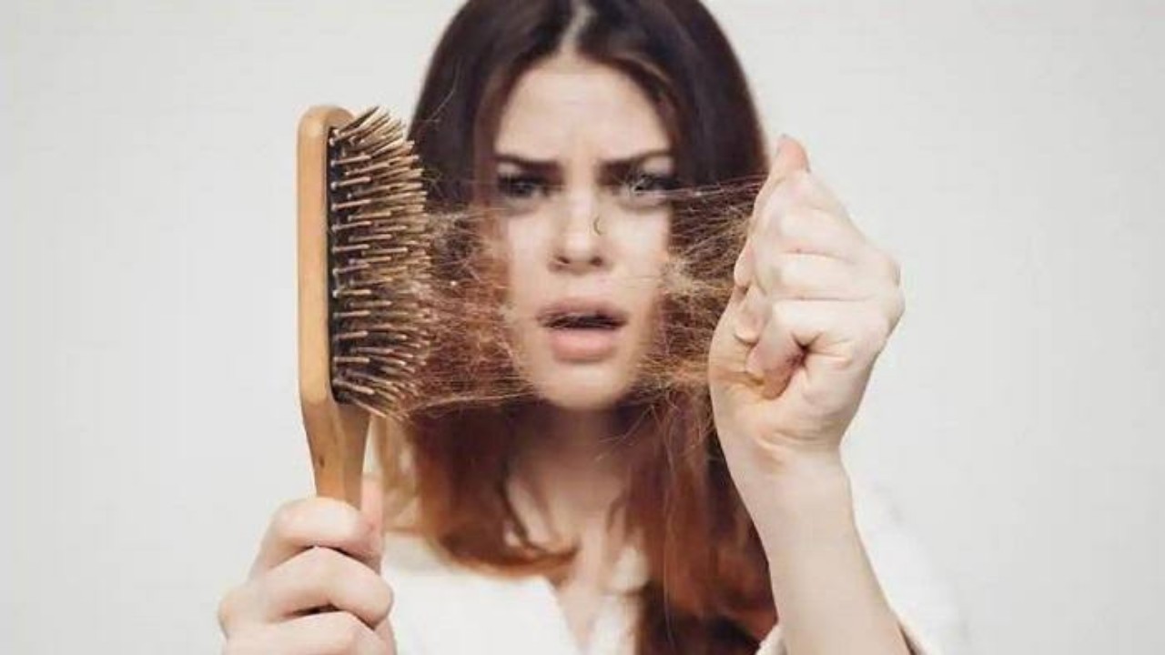 طرق التخلص من مشكلة تساقط الشعر
