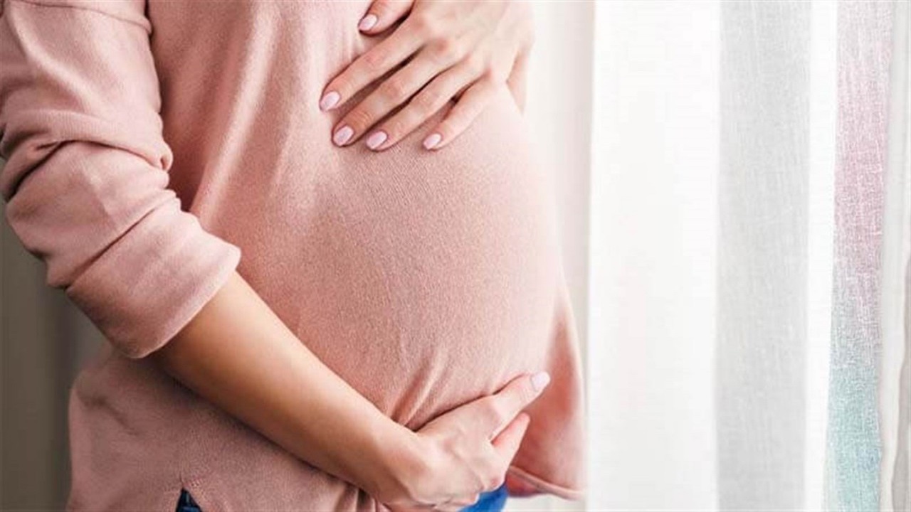 الصحة توضح موقف المرأة إذا حدث حمل بعد الجرعة الأولى من لقاح كورونا