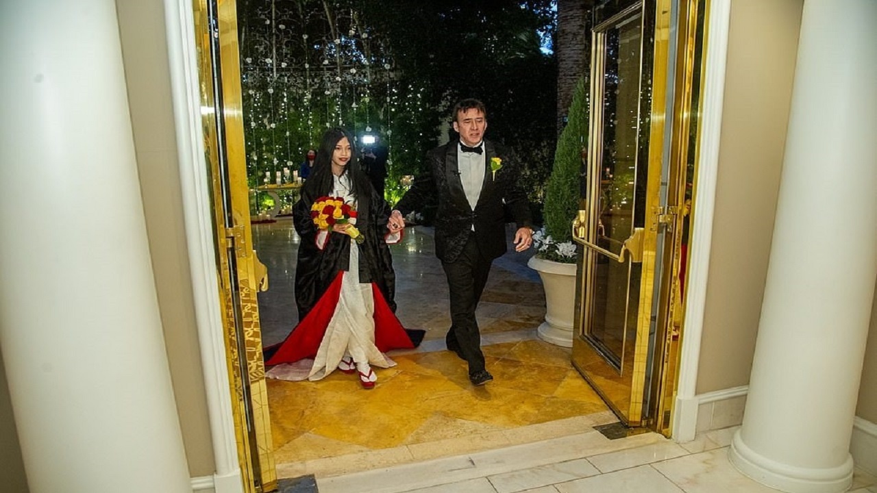 بالصور..العالمي نيكولاس كيج يتزوج للمرة الخامسة بفتاة تصغره بـ 31 عامًا