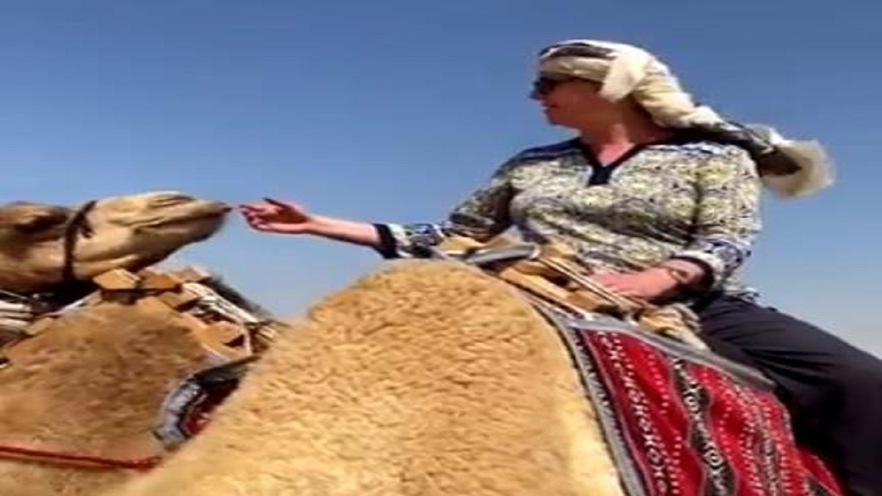 بالفيديو.. القنصل الأمريكية في الظهران تتحدث عن مكانة الإبل في التراث السعودي