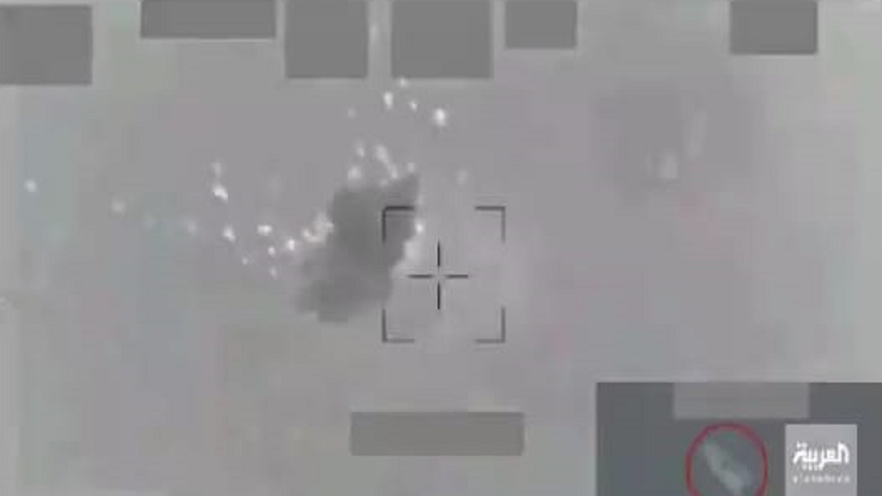 بالفيديو.. لحظة تدمير زورق مفخخ يتبع مليشيا الحوثي قبل هجوم وشيك