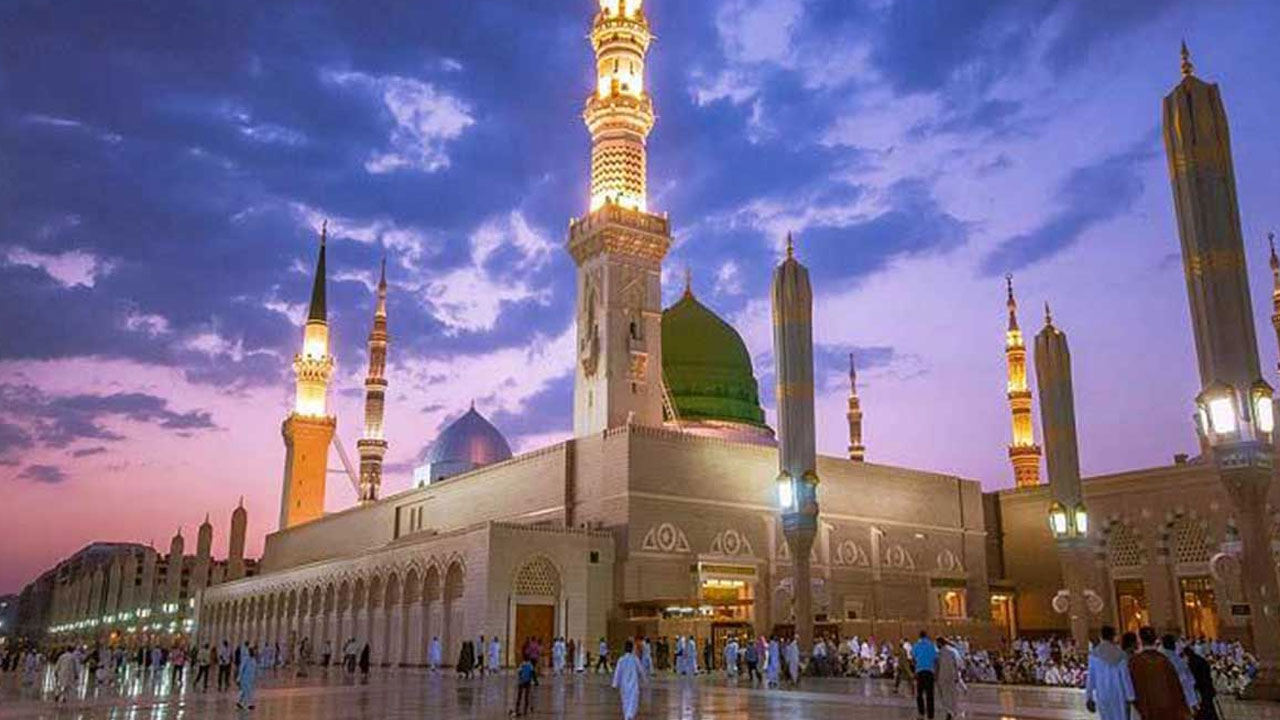 شاهد.. أول مصباح كهربائي في المسجد النبوي قبل 117عاماً