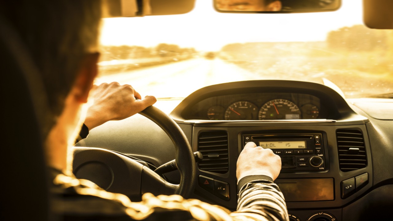 بالفيديو.. استشاري: 10 حالات وفـاة يومياً بسبب النوم أثناء القيادة