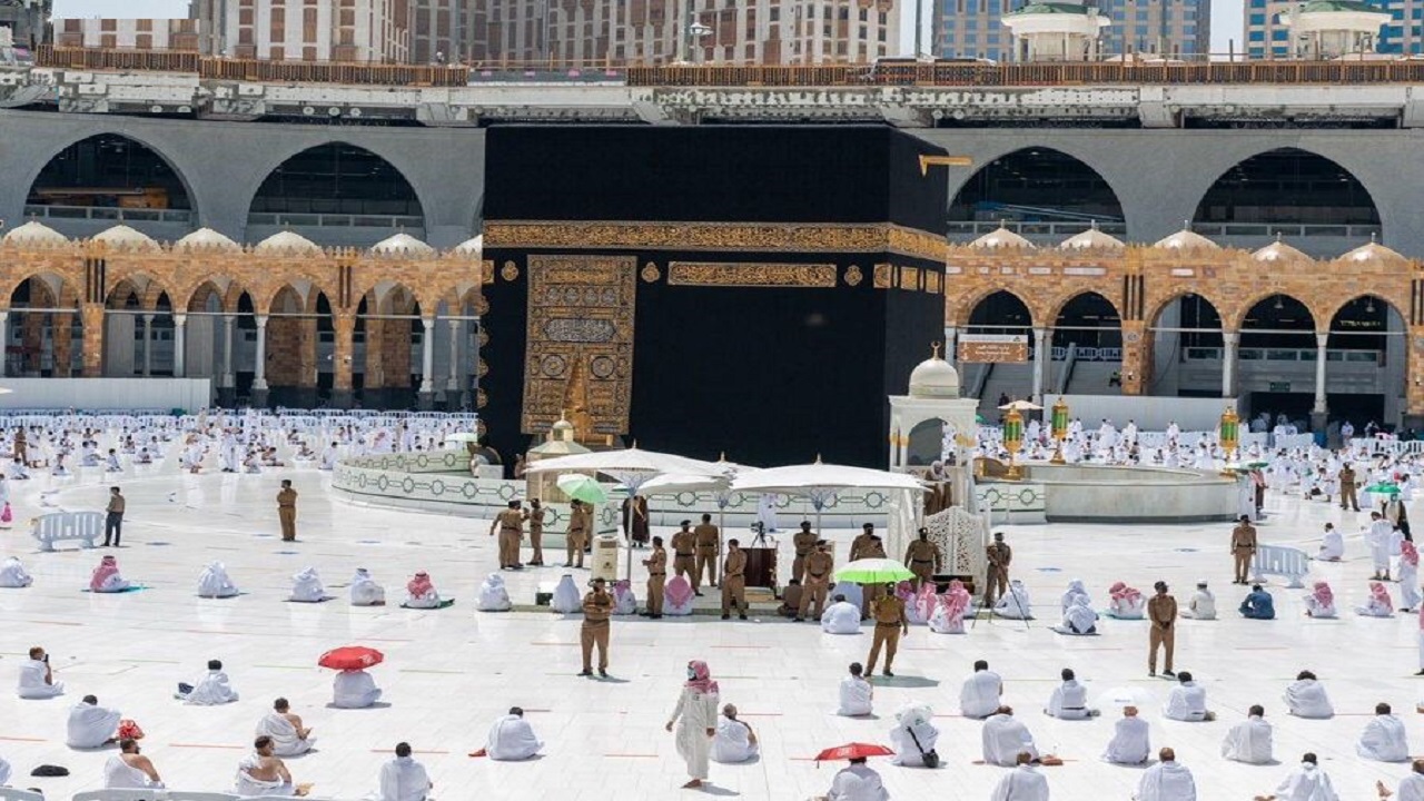 بالفيديو والصور.. خطبة الجمعة من المسجد الحرام