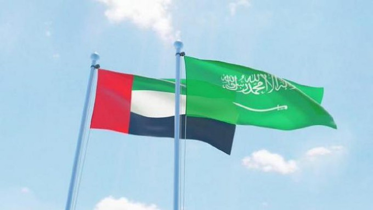 الإمارات تدين الاعتداءات التخريبية لاستهداف خزانات بترولية في ميناء رأس تنورة