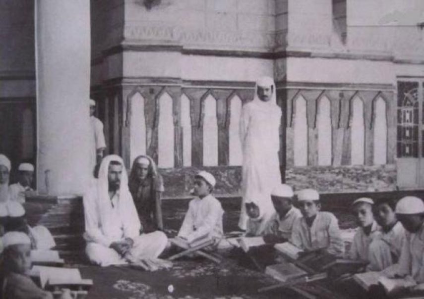طلاب تحفيظ القرآن في الحرم النبوي عام 1392هـ