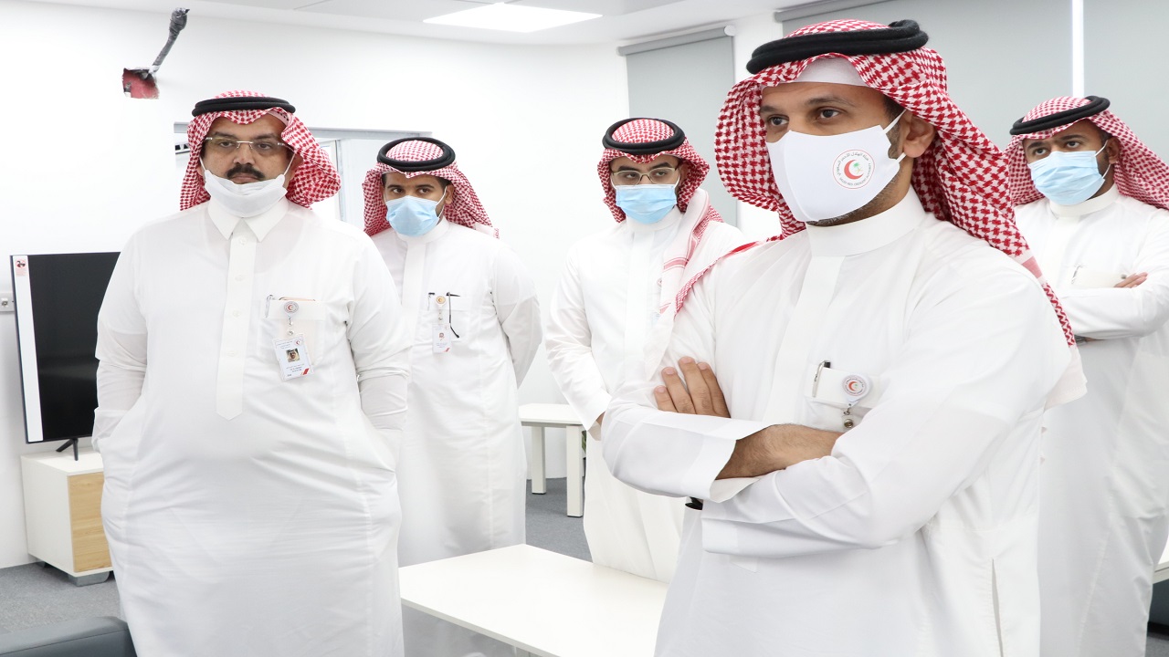 د. جلال العويسى يزور غرفة عمليات الرياض ويتلقى عدد من البلاغات