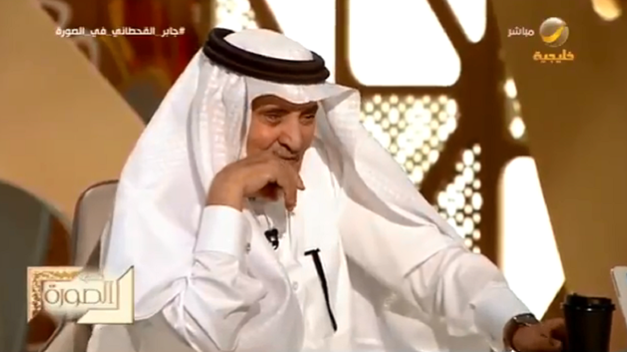 بالفيديو.. الدكتور &#8220;القحطاني&#8221; يبكي تأثراً بصورة والده ويكشف قصة مثيرة