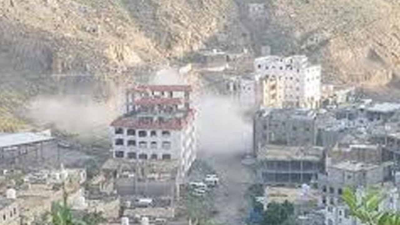 مقتل 20 شخصًا في قصف حوثي على مدرسة بتعز