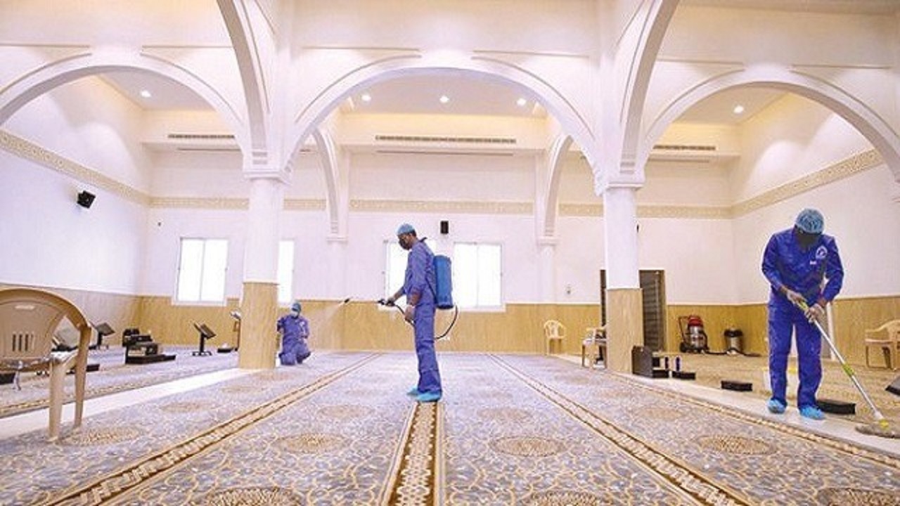 الشؤون الإسلامية تغلق مسجد مؤقتاً في تبوك بعد ثبوت إصابة بكورونا وإعادة فتح 9 مساجد