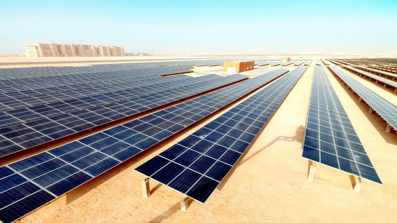 وزير الطاقة يكشف موعد إنتاج الكهرباء من الطاقة الشمسية في المملكة