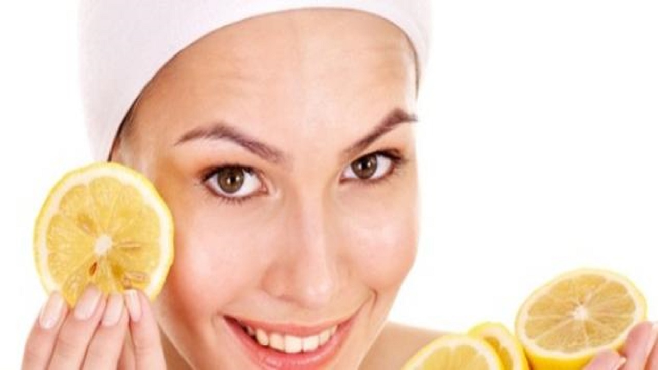 وصفة بسيطة من عصير الليمون لعلاج حب الشباب