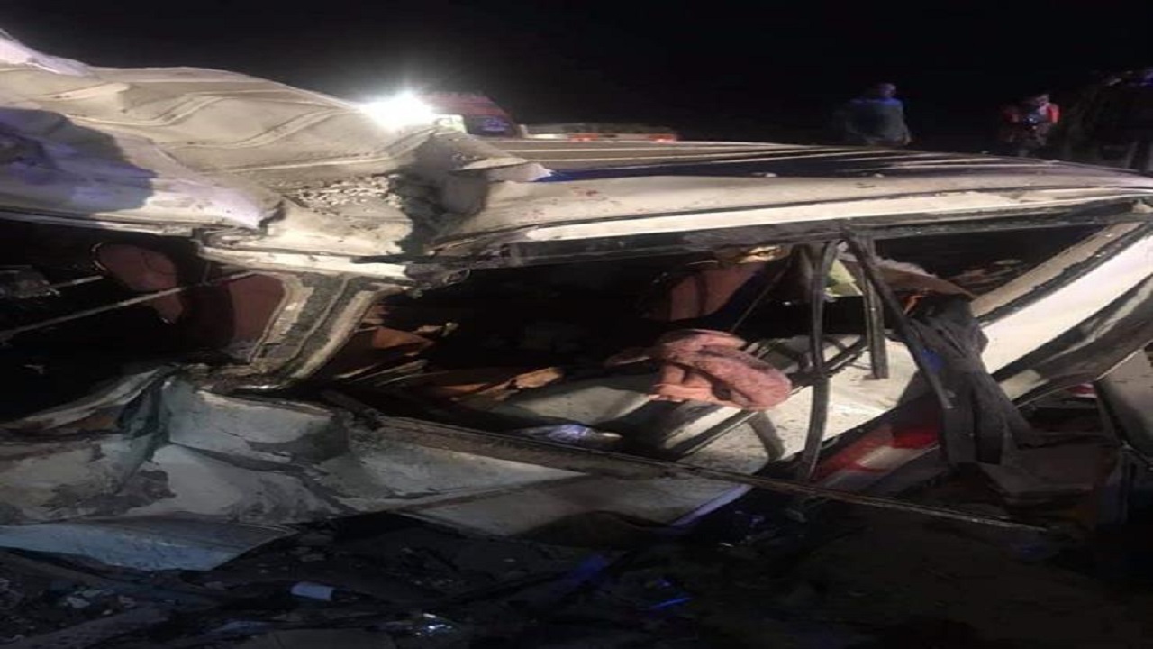 مصرع وإصابة 23 شخصًا في حادث مروع بمصر